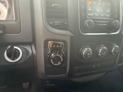 Brilliant Black Crystal Pearlcoat 2018 RAM 1500 Express