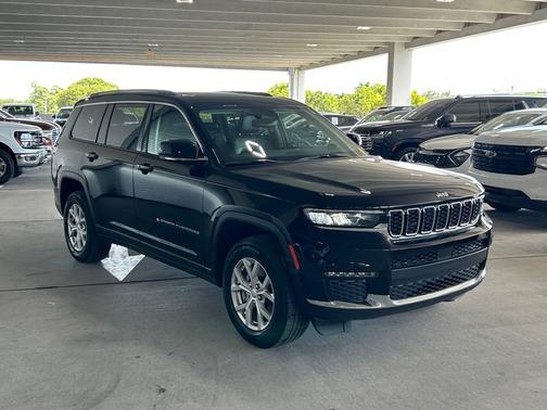 Diamond Black Crystal Pearlcoat 2023 Jeep Grand Cherokee L Limited