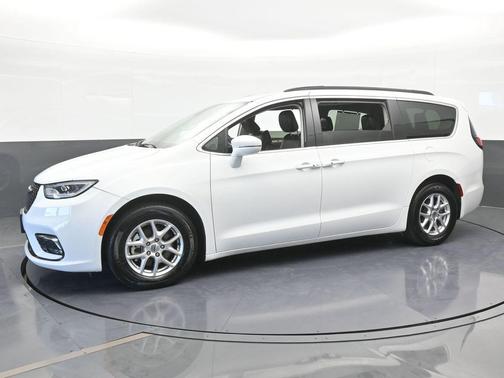 2022 Chrysler Pacifica Touring-L