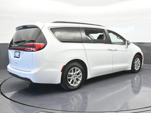 2022 Chrysler Pacifica Touring-L