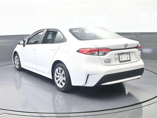 Super White 2021 Toyota Corolla LE