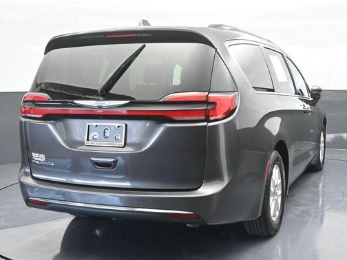 2022 Chrysler Pacifica Touring-L