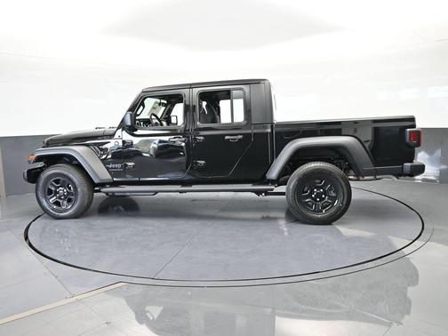 Black Clearcoat 2026 Jeep Gladiator Sport