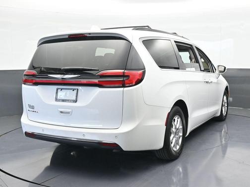 2022 Chrysler Pacifica Touring-L