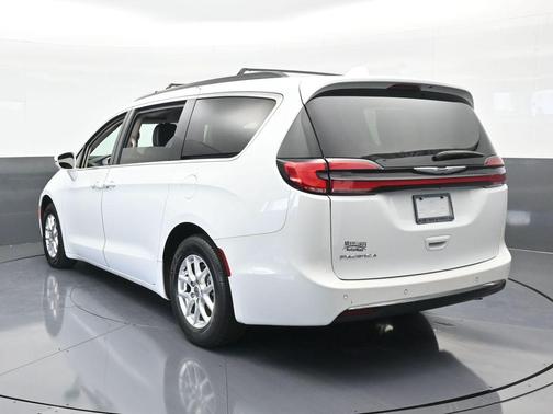 2022 Chrysler Pacifica Touring-L