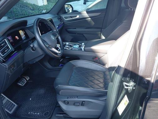 2024 Volkswagen Atlas Cross Sport 2.0T SEL Premium R-Line