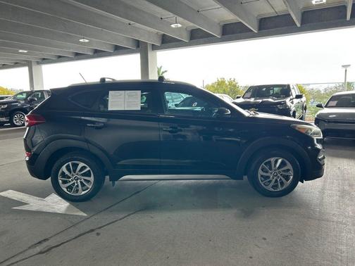 2017 Hyundai TUCSON SE