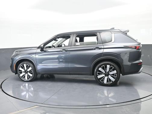 Graphite Gray 2026 Mitsubishi Outlander SE