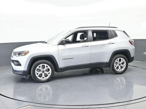 Silver Zynith Metallic Clearcoat 2025 Jeep Compass Latitude
