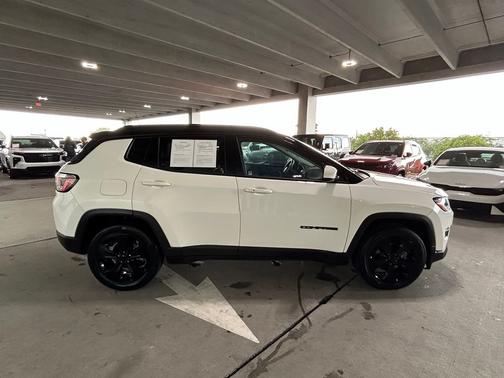 White Clearcoat 2018 Jeep Compass Latitude