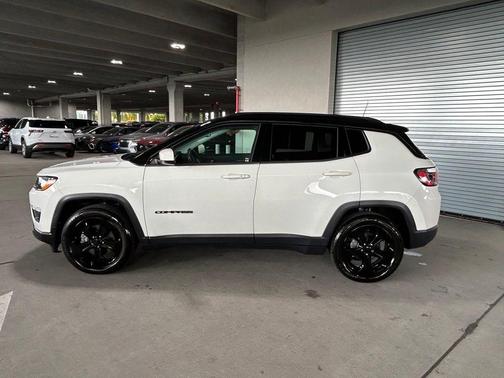 White Clearcoat 2018 Jeep Compass Latitude
