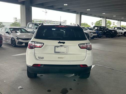 White Clearcoat 2018 Jeep Compass Latitude