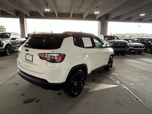 White Clearcoat 2018 Jeep Compass Latitude