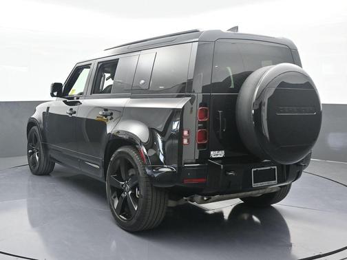 2024 Land Rover Defender P400 X-Dynamic SE