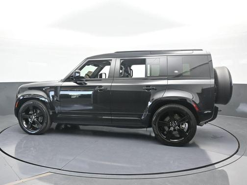 2024 Land Rover Defender P400 X-Dynamic SE