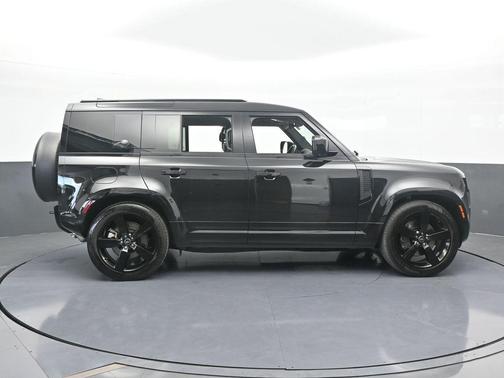 2024 Land Rover Defender P400 X-Dynamic SE