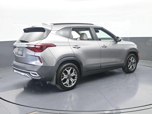 Steel Gray 2022 Kia Seltos EX