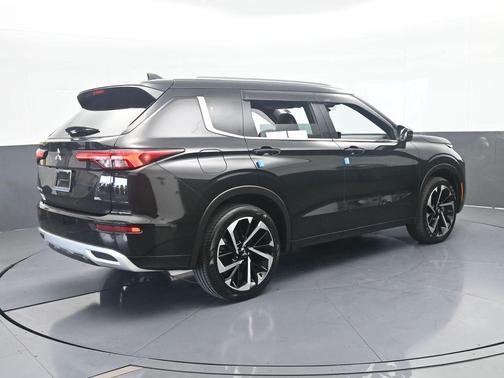 Black 2022 Mitsubishi Outlander SEL