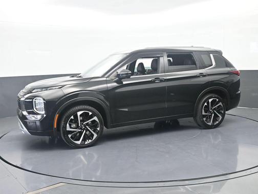 Black 2022 Mitsubishi Outlander SEL