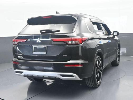 Black 2022 Mitsubishi Outlander SEL