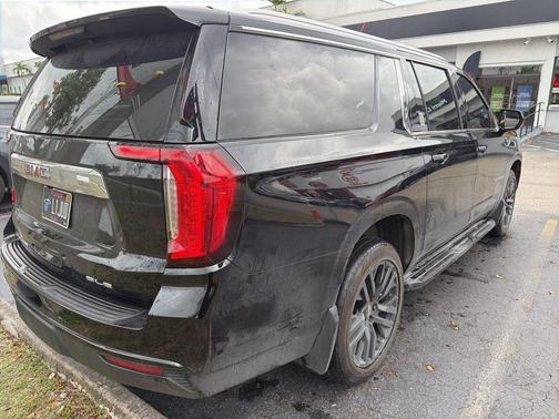 2023 GMC Yukon XL SLE