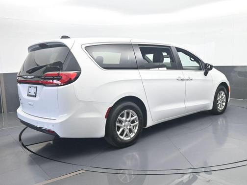 Bright White Clearcoat 2025 Chrysler Pacifica Select