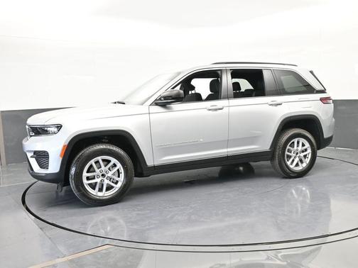 Silver Zynith 2026 Jeep Grand Cherokee Laredo X
