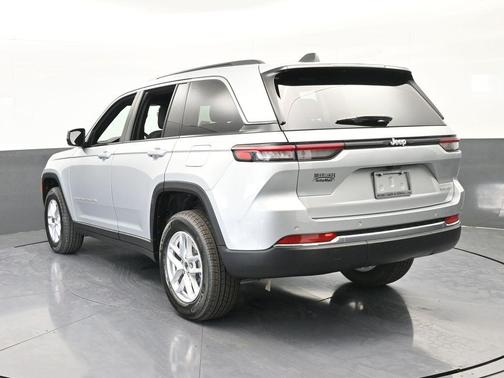 Silver Zynith 2026 Jeep Grand Cherokee Laredo X