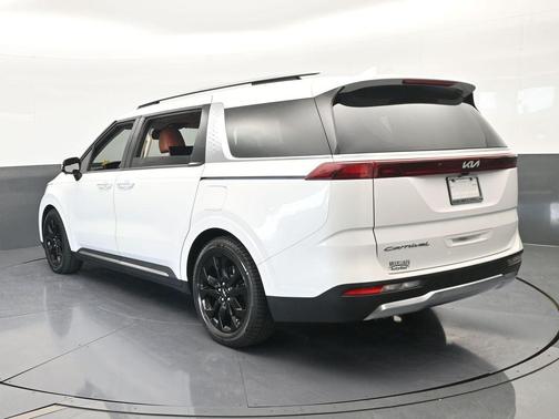 2022 Kia Carnival SX