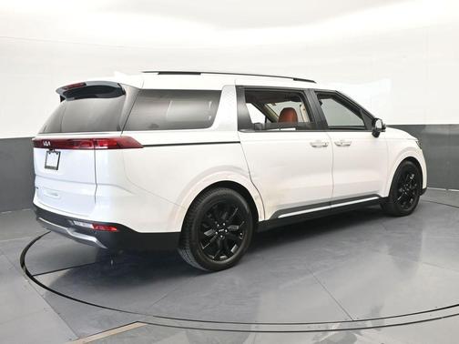 2022 Kia Carnival SX