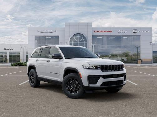 Bright White Clearcoat 2026 Jeep Grand Cherokee Laredo