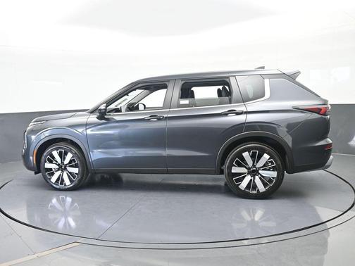 Graphite Gray 2026 Mitsubishi Outlander SE