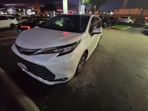 2021 Toyota Sienna XLE