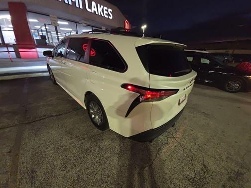2021 Toyota Sienna XLE