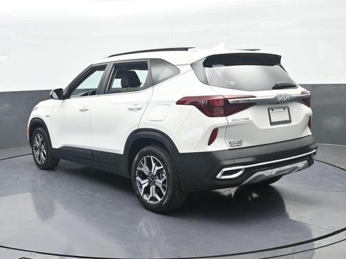Snow White Pearl 2023 Kia Seltos EX