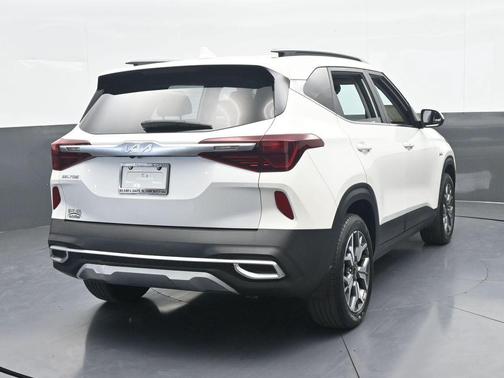 Snow White Pearl 2023 Kia Seltos EX