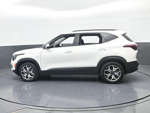 Snow White Pearl 2023 Kia Seltos EX