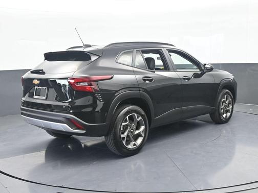 Mosaic Black Metallic 2025 Chevrolet Trax LT