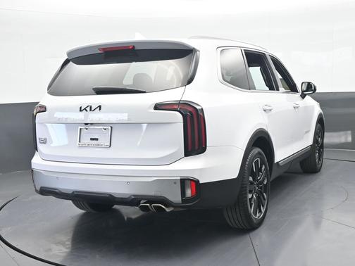 Glacial White Pearl 2023 Kia Telluride SX