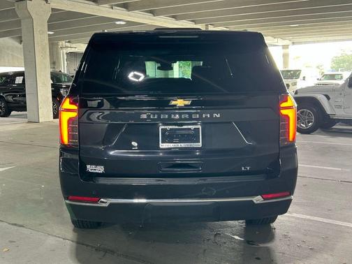 2025 Chevrolet Suburban LT