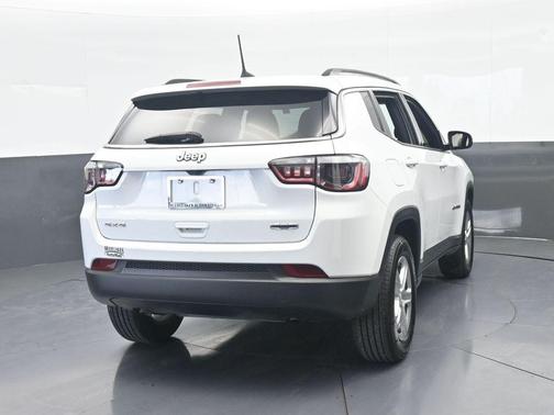 Bright White Clearcoat 2023 Jeep Compass Latitude