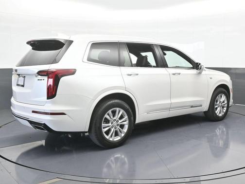 2022 Cadillac XT6 Luxury FWD