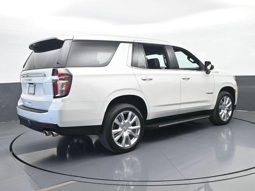 Iridescent Pearl Tricoat 2023 Chevrolet Tahoe High Country