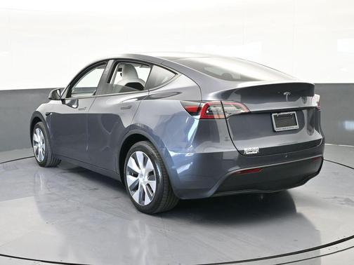 2023 Tesla Model Y Base