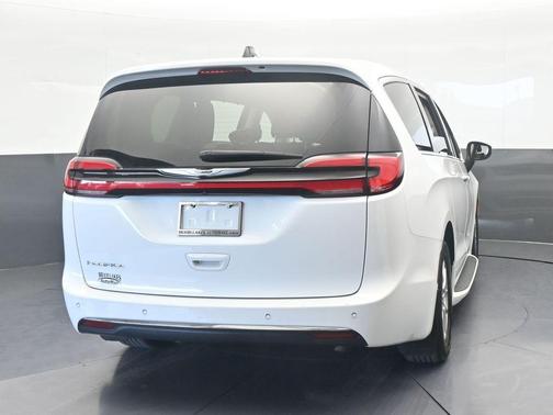 2023 Chrysler Pacifica Touring-L