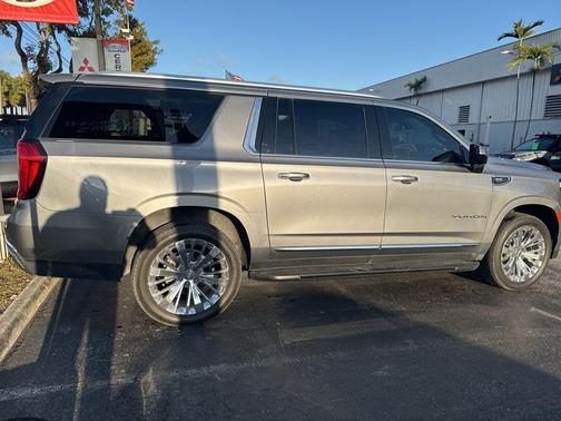 2022 GMC Yukon XL SLT