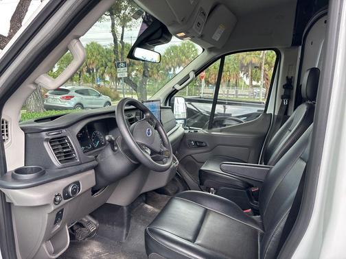 2022 Ford E-Transit Base