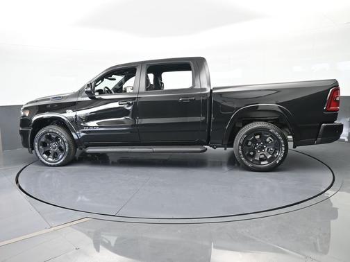 Diamond Black Crystal Pearlcoat 2026 RAM 1500 Big Horn/Lone Star