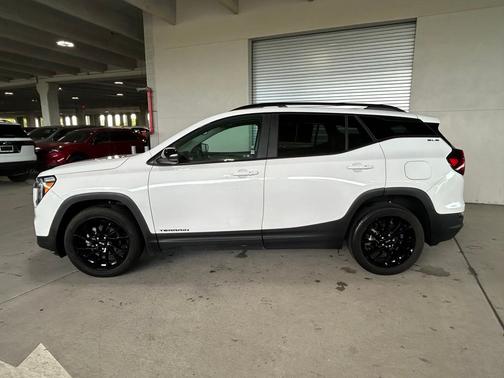 Summit White 2023 GMC Terrain SLE