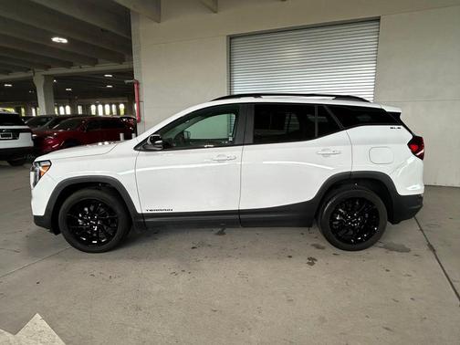 Summit White 2023 GMC Terrain SLE